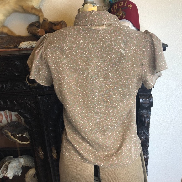 Adorable Vintage sheer “Byer” Floral Button up top - Picture 4 of 6